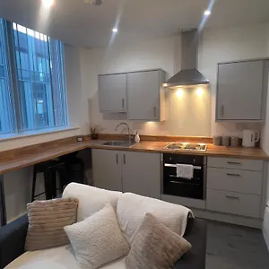  Apartment Double Bed Cosy Apartment, Near Train Station